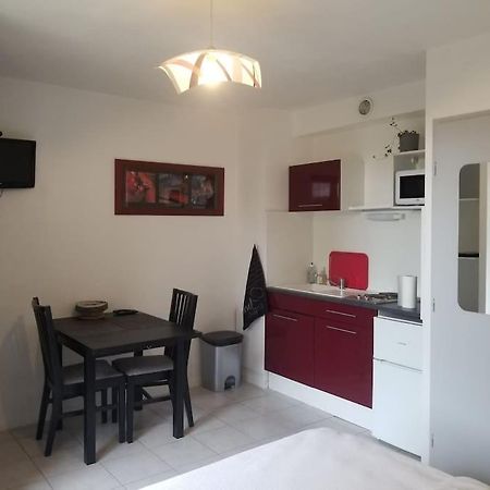 Studio De Plain-Pied Avec Terrasse Tout Proche Mer Courseulles-sur-Mer Exterior foto