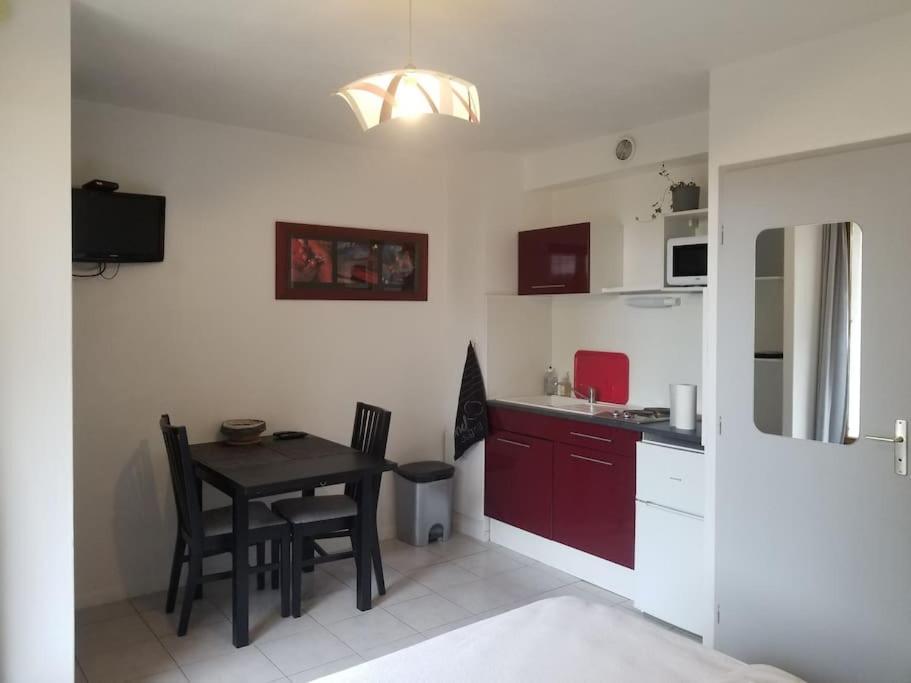 Studio De Plain-Pied Avec Terrasse Tout Proche Mer Courseulles-sur-Mer Exterior foto